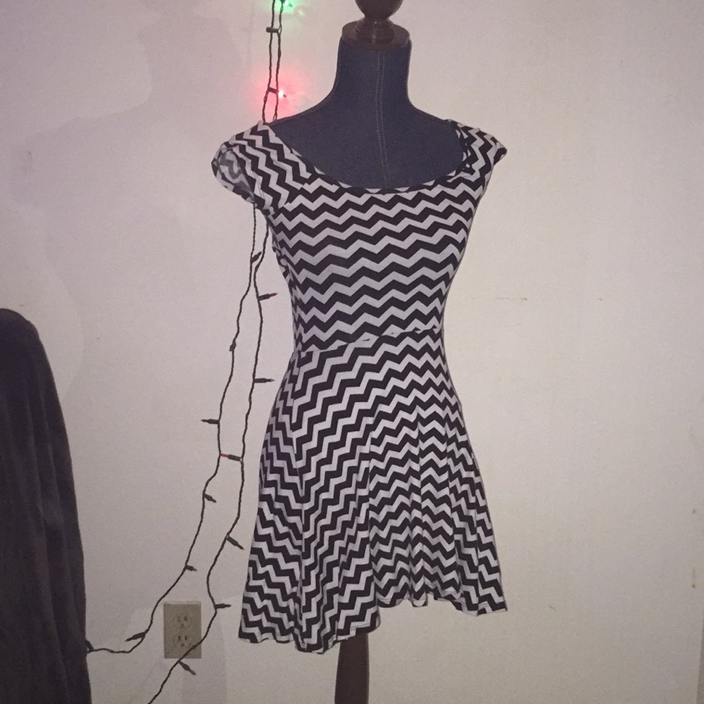 Black/White Striped Zigzag Dress